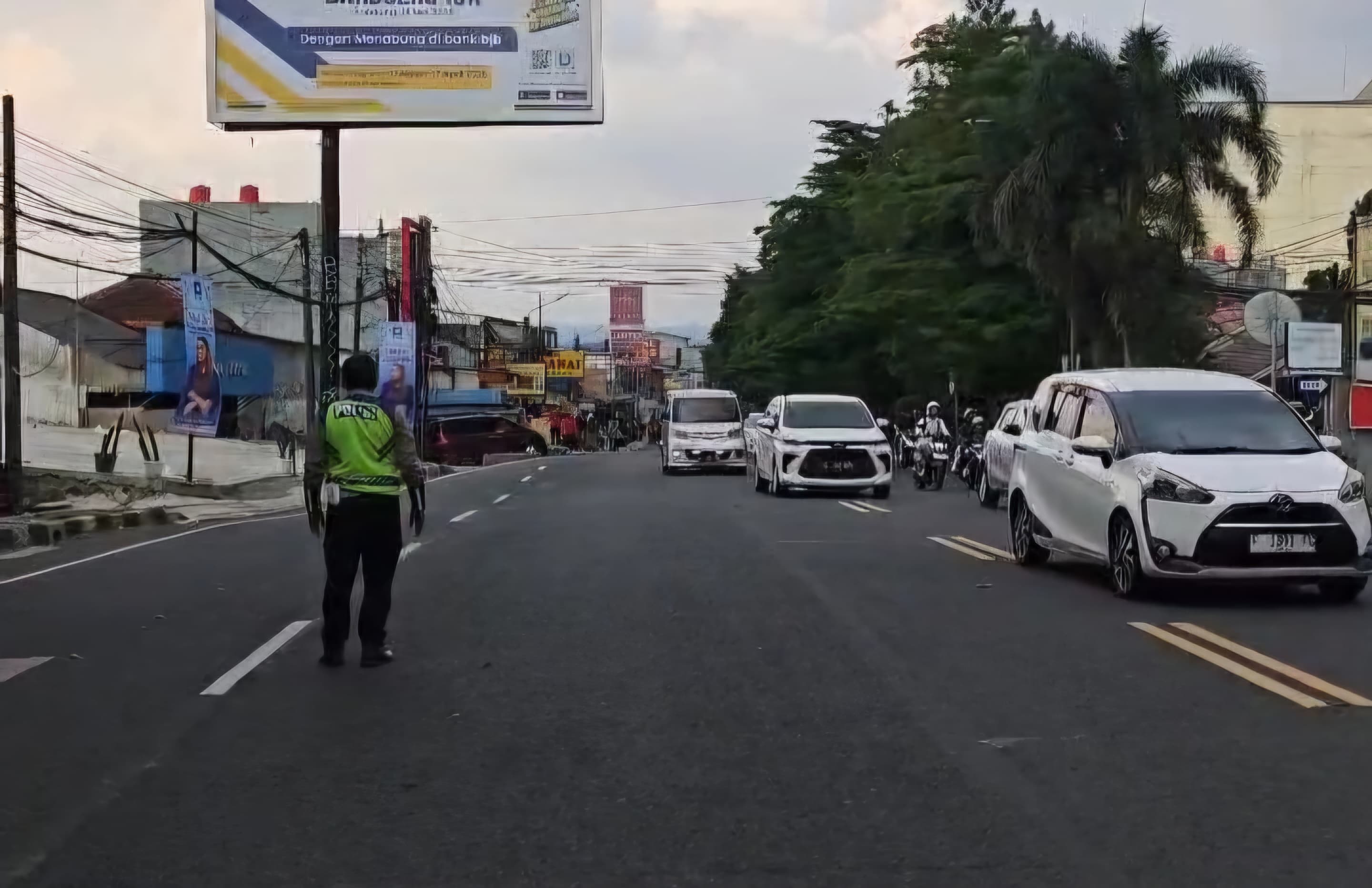 Suasana ruas Jalan Raya Tajur dari arah Ciawi hingga Kota Bogor.