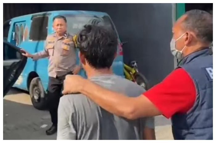 Kapolsek Cileungsi berhasil meringkus pelaku pengoplosan gas 3 Kg.