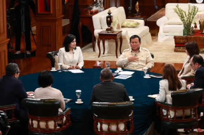 Potret pertemuan Prabowo dengan tujuh jurnalis yang berasal dari berbagai media salah satunya Najwa Shihab.