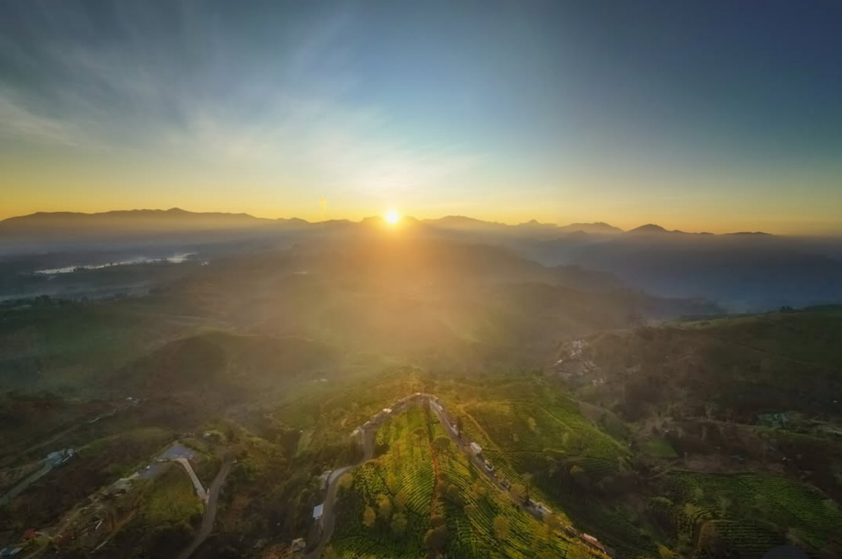 Keindahan sunrise di Cukul Sunrise Point .