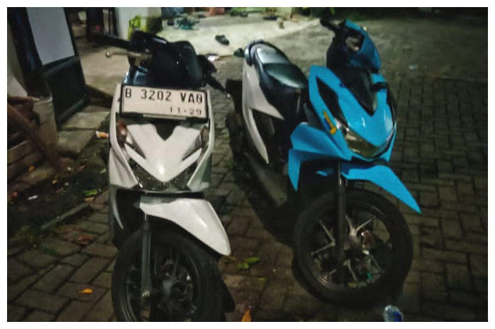 Dua motor milik wisatawan asal Tangerang digondol maling saat menginap di salah satu villa di Kecamatan Megamendung, Kabupaten Bogor.