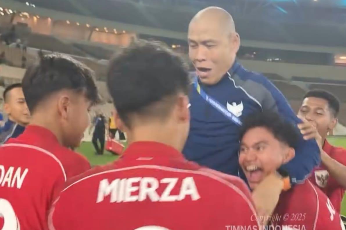 Nova Arianto menjadi pelatih lokal pertama yang membawa Timnas Indonesia ke Piala Dunia U-17 lewat jalur kualifikasi