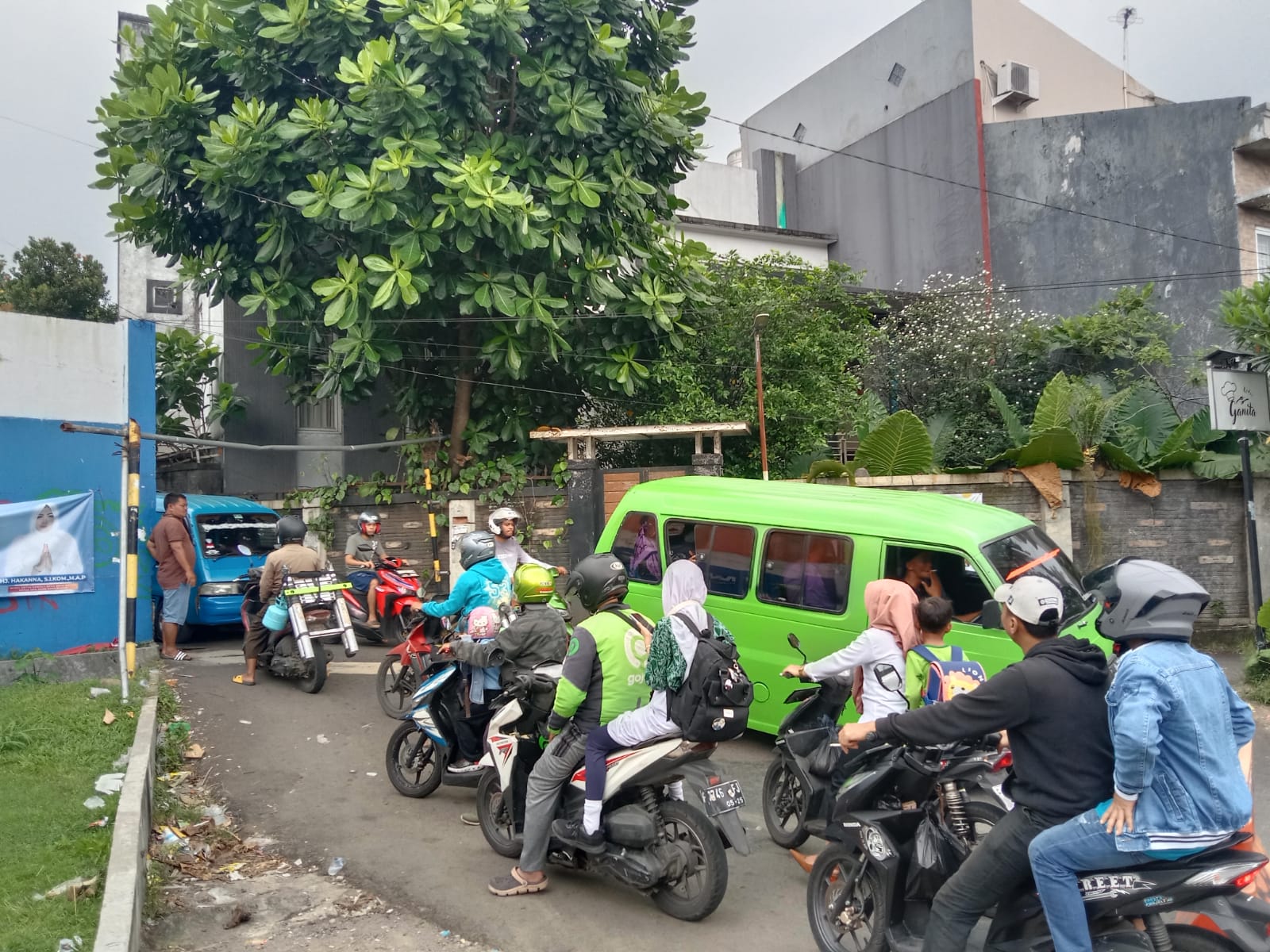 Lalulintas kendaraan di Jalan Cipinang Gading, Kelurahan Rangga Mekar, Bogor Selatan, Kota Bogor.