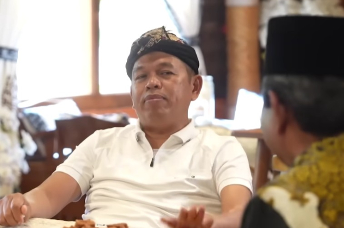 Gubernur Jawa Barat, Dedi Mulyadi menceritakan pengalamannya saat bersekolah di tingkat SMA.