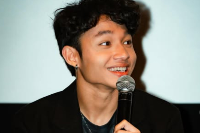 Kiesha Alvaro pemeran Raim Laode dalam film Komang.