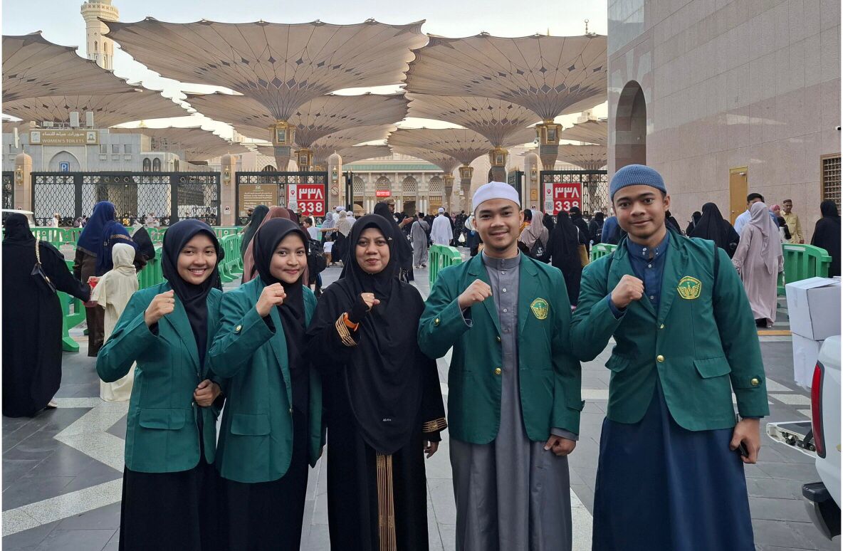 Kepala Kantor Penjaminan Mutu dan Audit Internal (KPMA) UIKA Bogor, Dr. Widyasari,  saat melakukan monitoring program magang internasional di Madinah.