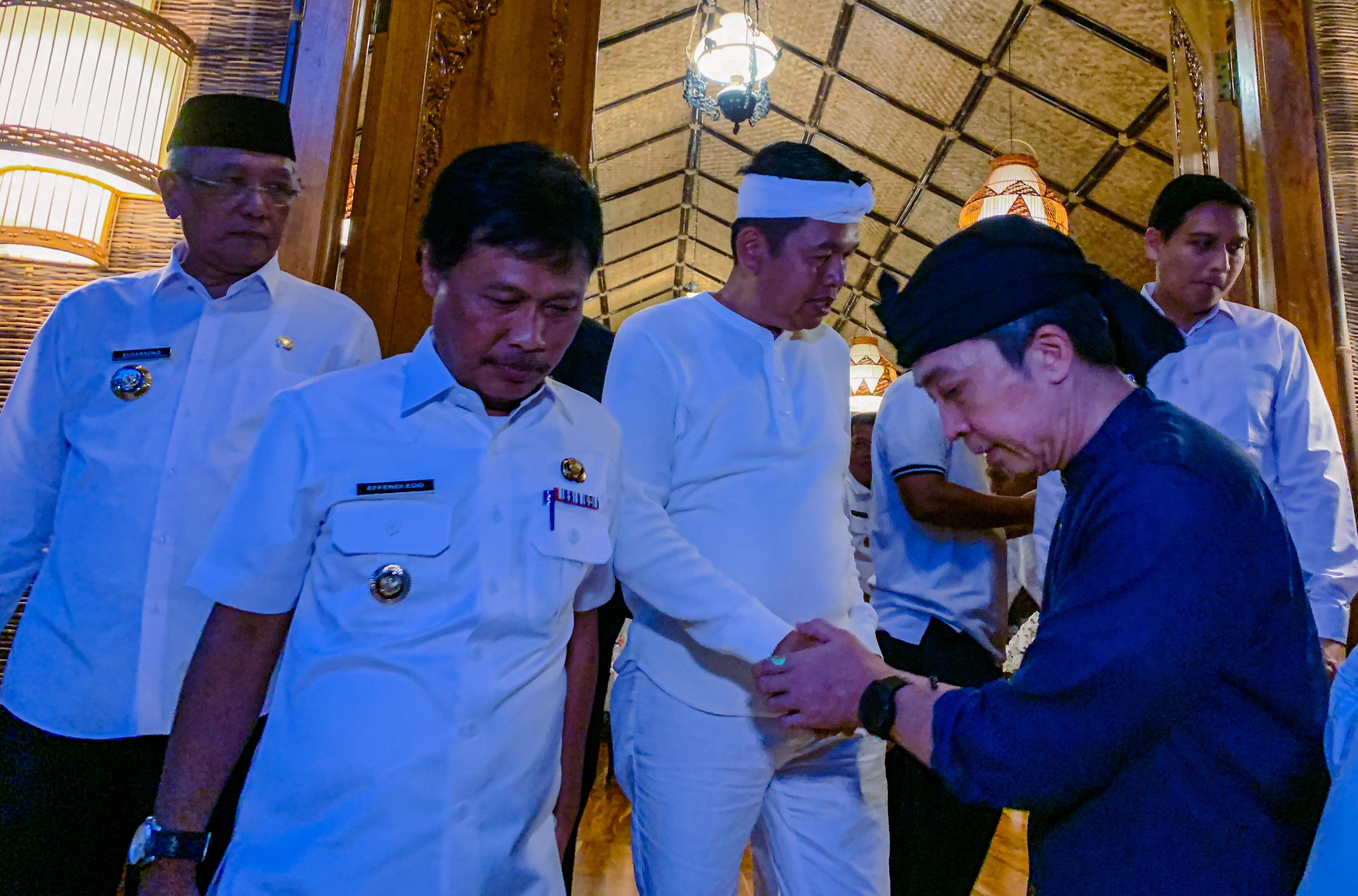Wali Kota Bogor, Dedie Rachim saat bertemu Dedi Mulyadi dalam Rakor di Lembur Pakuan, Subang, Rabu (9/4/2025).