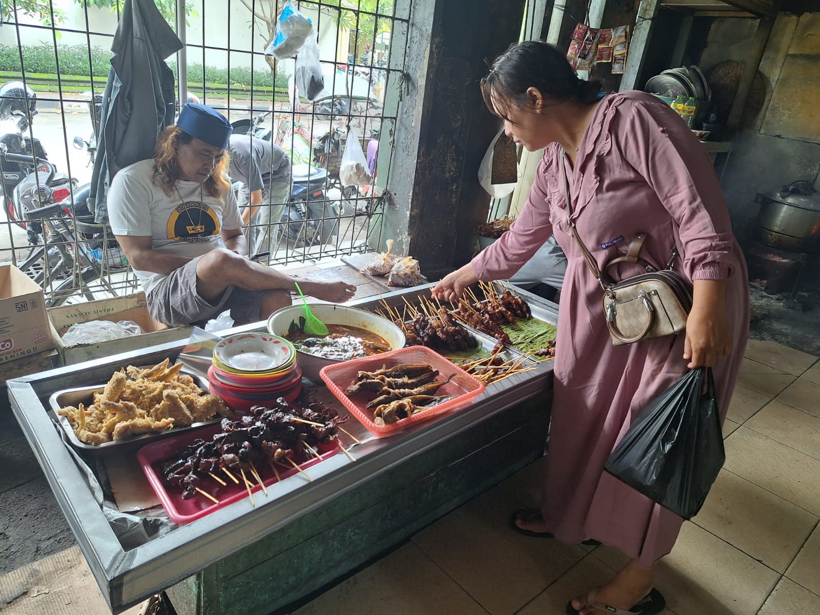 Warung Bu Sum, tempat makan legendaris di Pasar Beringharjo, Yogyakarta.