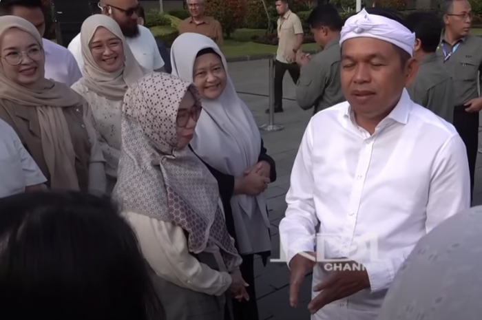 Gubernur Jawa Barat, Dedi Mulyadi menanyakan kondisi tempat kerjanya kepada para ASN.