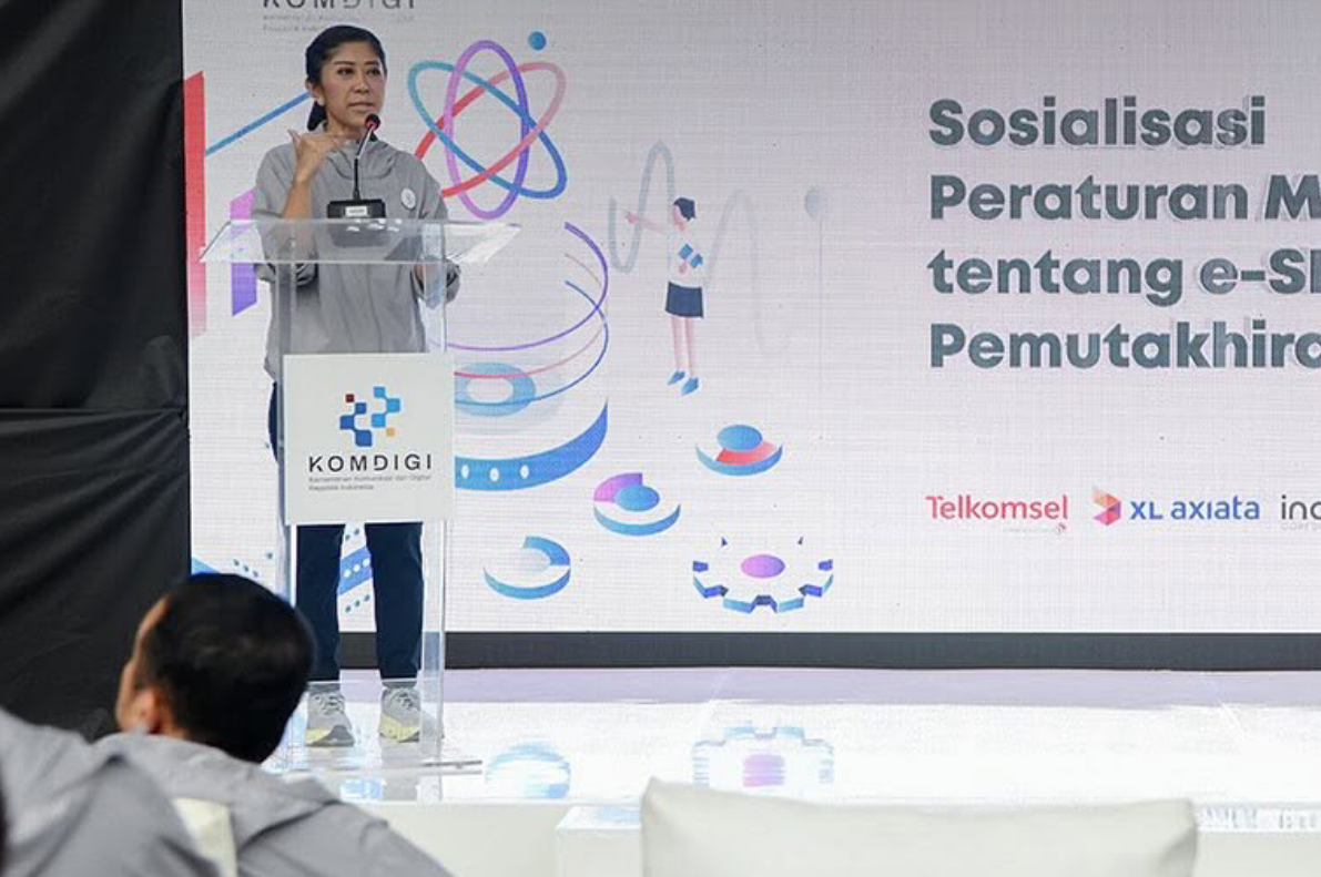 Menteri Komunikasi dan Digital (Menkomdigi) Meutya Hafid dalam kegiatan bertajuk Sosialisasi Peraturan Menteri tentang e-SIM dan Pemutakhiran Data yang digelar di Stadion Gelora Bung Karno, Jakarta.