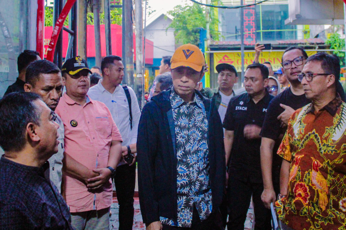 Wali Kota Bogor Dedie A Rachim meninjau langsung proses penataan.