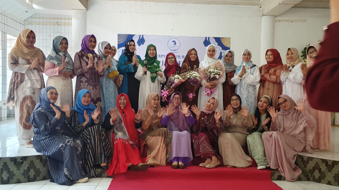 IWAPI Ranting Bogor Barat usai menggelar halal bi halal yang dikemas dengan fashion show.