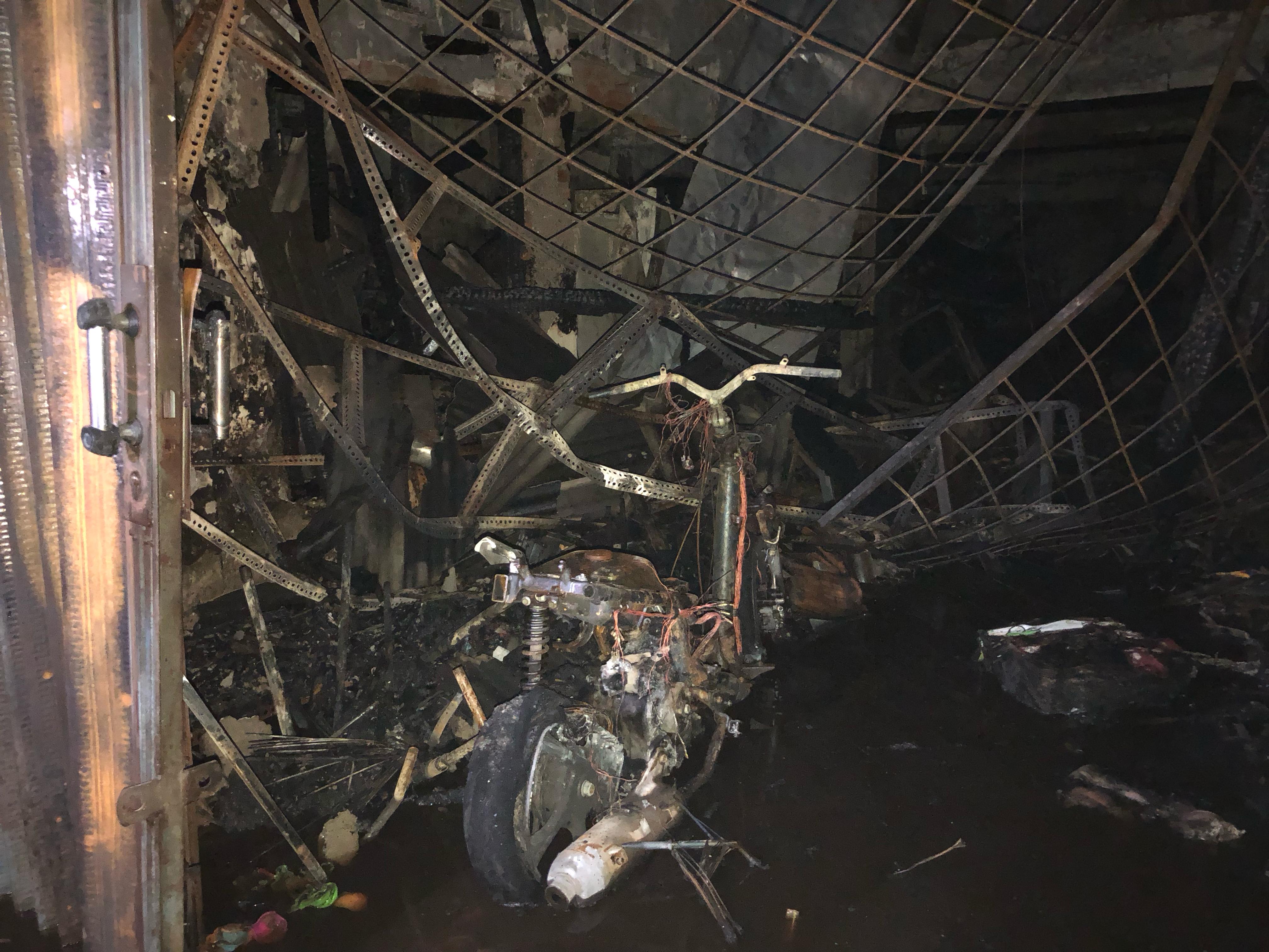 Kondisi terkini toko mainan di Leuwiliang Bogor pasca kebakaran yang juga melahap motor.