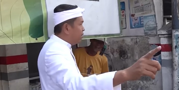 Gubernur Jawa Barat Dedi Mulyadi saat menghentikan aktivitas pungutan atau sumbangan di jalan