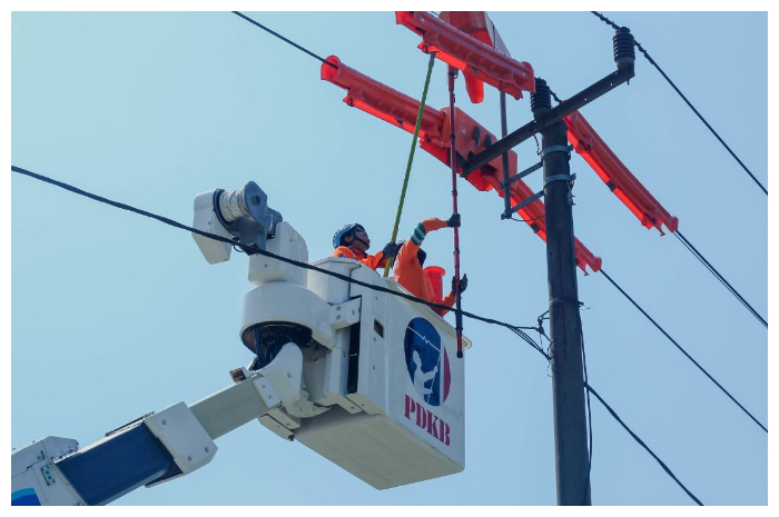 PT PLN UP3 Gunung Putri terus menegaskan komitmennya dalam menerapkan prinsip K3 secara konsisten di setiap lini kegiatan.