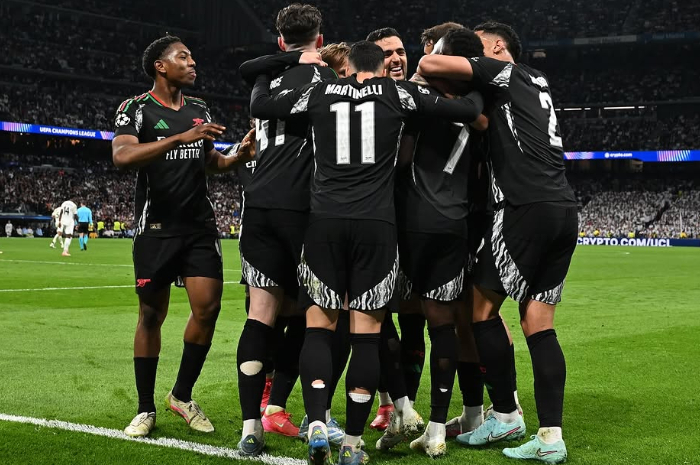 rsenal lakukan selebrasi gol usai unggul atas Real Madrid di Santiago Bernabeu.