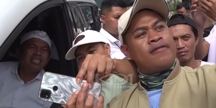 Gubernur Jawa Barat Dedi Mulyadi dihadang sejumlah supir taksi Puncak Bogor