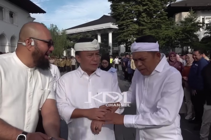 Gubernur Jawa Barat, Dedi Mulyadi bersama Sekda Jabar.