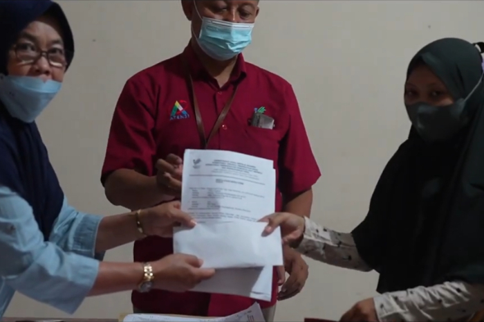 Kegiatan penyaluran dana bansos dari Kemensos RI