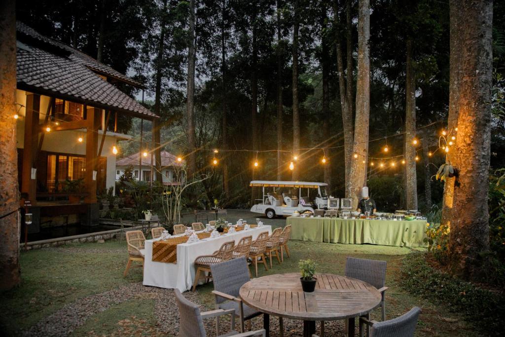 Suasana Plataran Puncak Villas di kawasan Puncak Bogor.