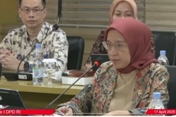 MenPAN RB Rini Widyantini menghadiri rapat koordinasi pada Rabu, 16 April 2025 lalu.