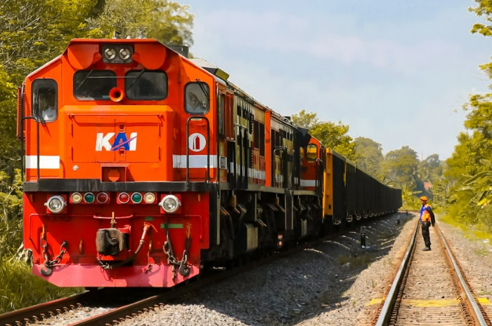 TAMBAH ARMADA: PT KAI membeli 612 kereta dan 54 lokomotif dari PT INKA.