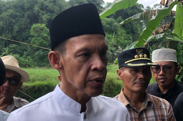 Wakil Bupati Bogor Ade Ruhandi atau yang akrab disapa Jaro Ade saat memberi keterangagn.