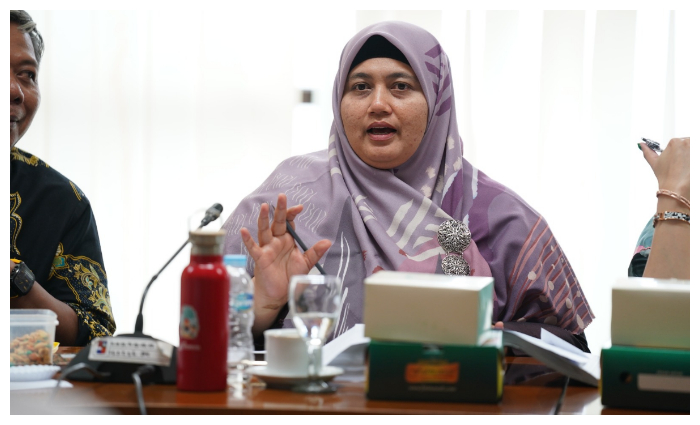 Anggota Komisi IV, Endah Purwanti saat memberikan keterangan pada saat rapat.