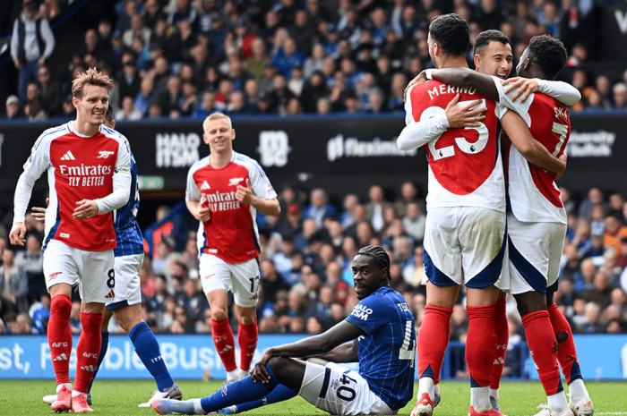 Selebrasi Pemain Arsenal saat menjebol  Ipswich Town