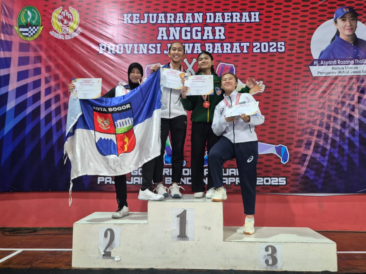 Tim Anggar Kota Bogor, keluar sebagai juara umum Kejurda Jawa Barat 2025.