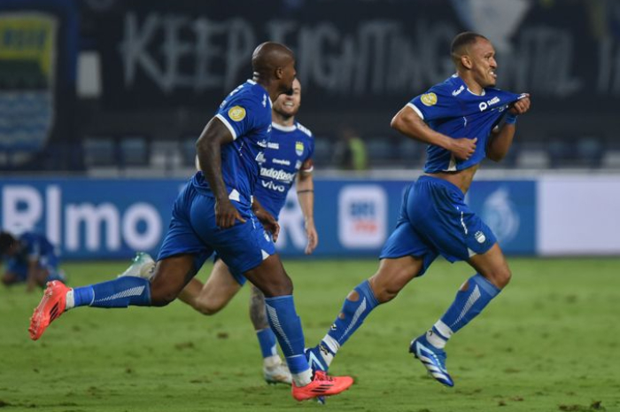 Selebrasi pemain Persib Bandung usai menjebol gawang Bali United.