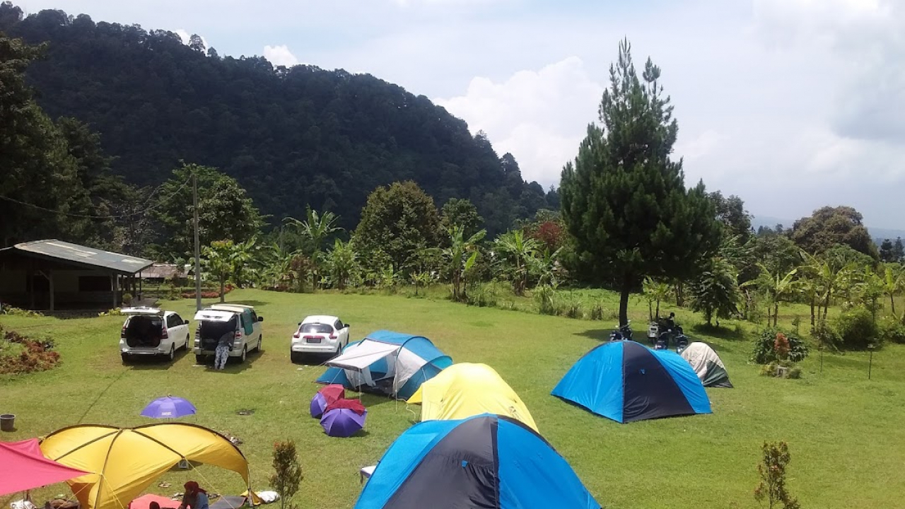 Suasana Puncak Langit Camping Ground di Megamendung Bogor