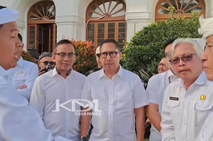 Gubernur Jawa Barat, Dedi Mulyadi memberikan solusi program kepada para ASN.