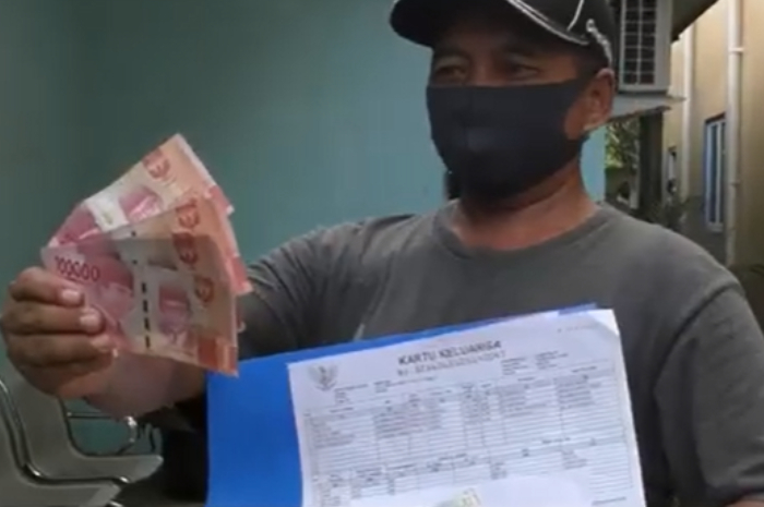 Ilustrasi penyaluran bantuan sosial atau bansos.