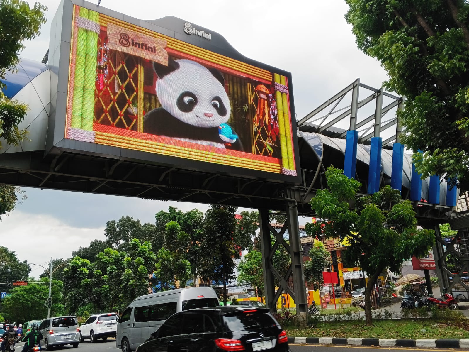 JPO Masjid Raya Bogor, salah satu dari dua JPO di Kota Bogor, yang tidak berfungsi optimal.