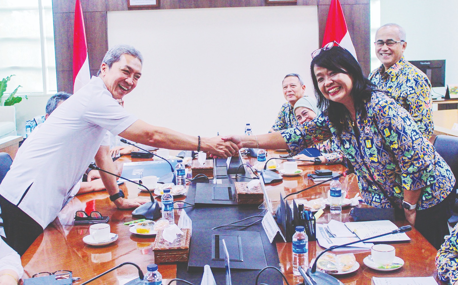 Wali Kota Bogor Dedie Rachim bertemu langsung dengan Wakil Menteri PUPR, Diana Kusumastuti membahas penanganan akses Jalan Saleh Dasasmita yang terputus di kawasan Batutulis.