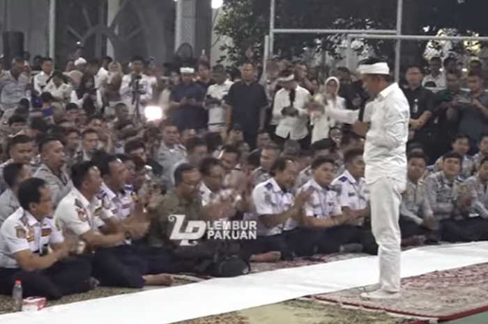 Gubernur Jawa Barat Dedi Mulyadi saat bertemu dengan anggota Dishub Kabupaten Bogor.