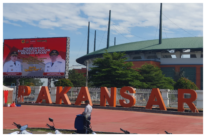 Dinas Koperasi dan UMKM mulai melakukan pendataan para pedagang kaki lima (PKL) di area Stadion Pakansari, Cibinong, Kabupaten Bogor.