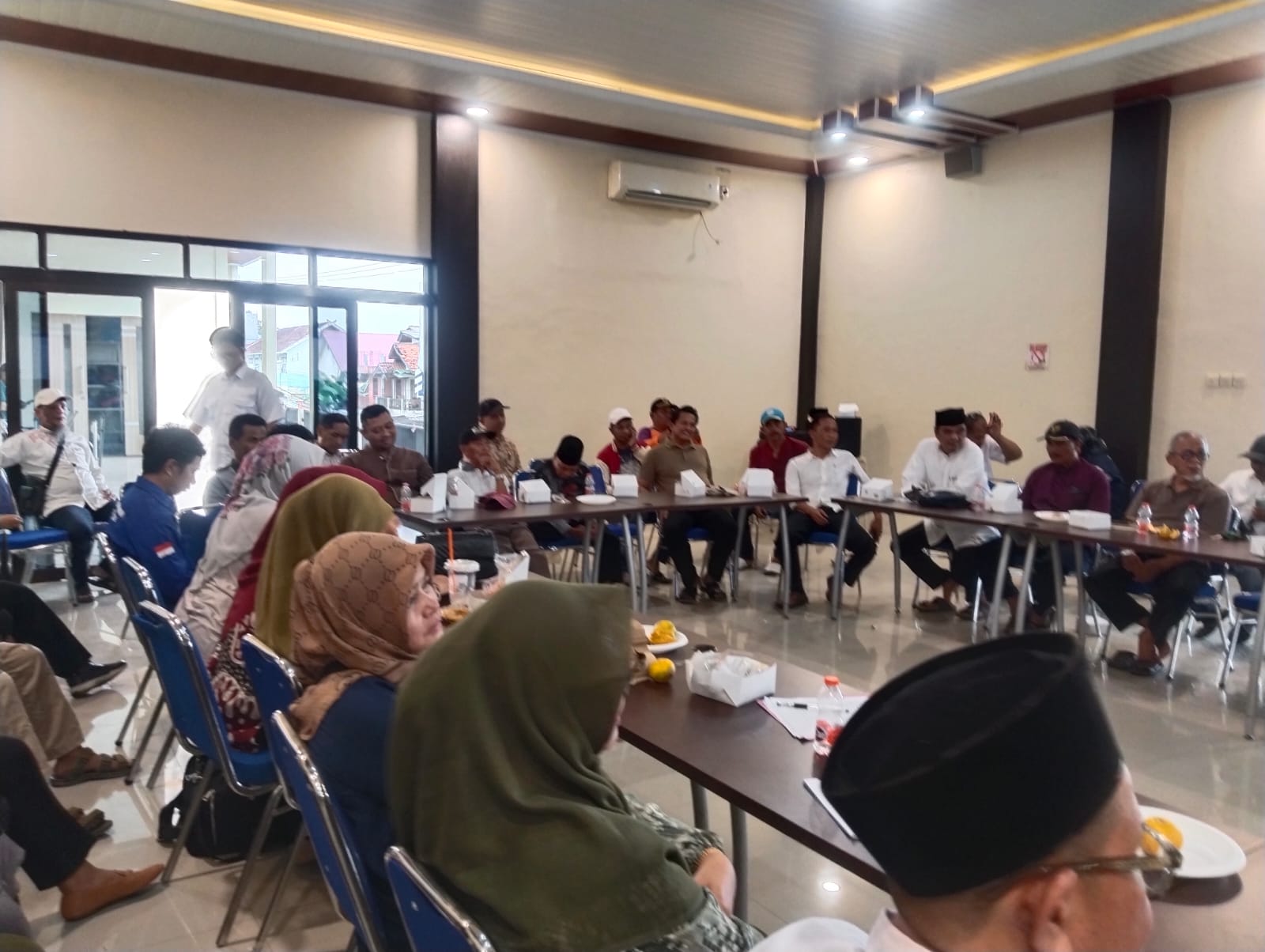 Dinas Koperasi dan UMKM Kabupaten Bogor, saat melakukan sosialisasi terkait rencana pembentukan Koperasi Merah Putih di setiap desa.