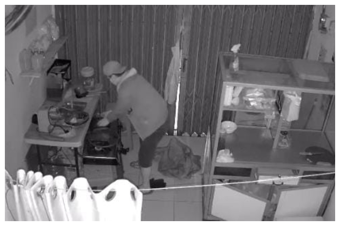 Aksi pencurian di toko Pempek, Kelurahan Pabuaran, Kecamatan Cibinong, Kabupaten Bogor, terekam kamera CCTV.