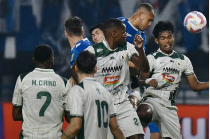 Persib Bandung vs PSS Sleman bertanding pada pekan ke-30 Liga 1 di Stadion Gelora Bandung Lautan Api, Sabtu (26/4/2025) malam