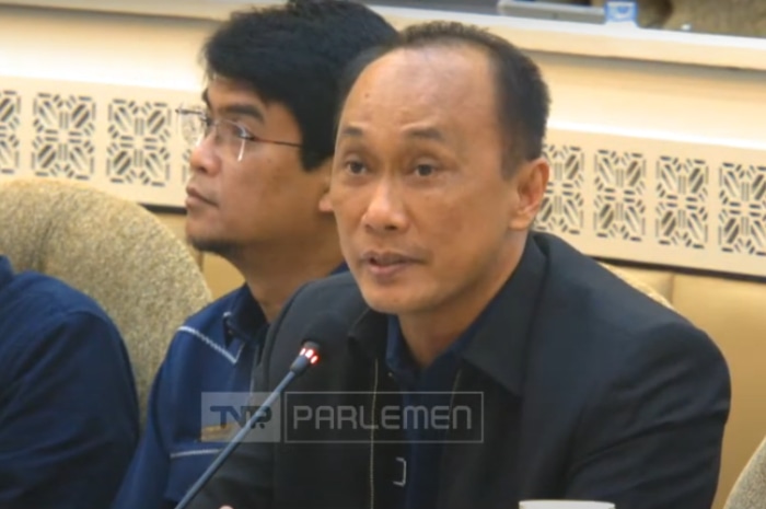 Kepala BKN Zudan Arif Fakrulloh saat menghadiri rapat kerja bersama Komisi II DPR RI.