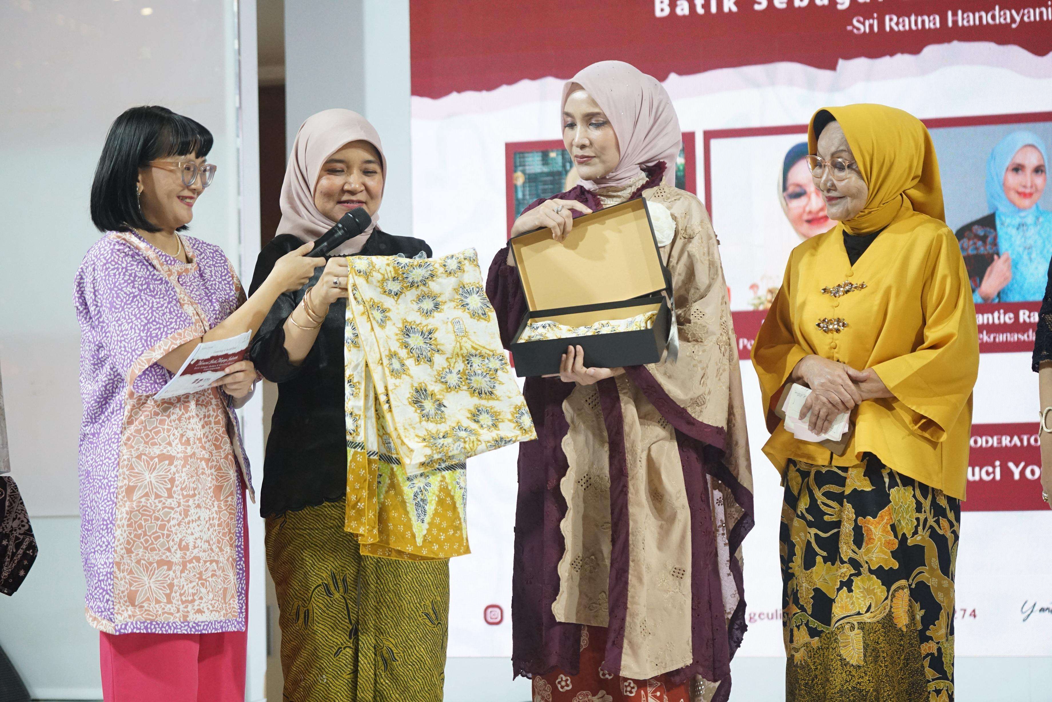 Ketua Dekranasda Kota Bogor, Yantie Rachim (kedua dari kanan).