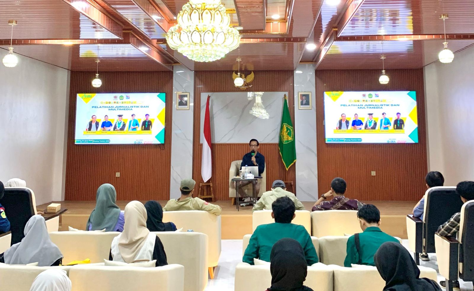 UIKA Bogor, saat mengadakan pelatihan jurnalistik dan multimedia yang ditujukan untuk mahasiswa.