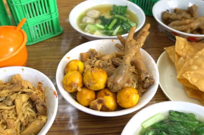 Kuliner Mie Ayam Bang Abu di Jakarta Timur