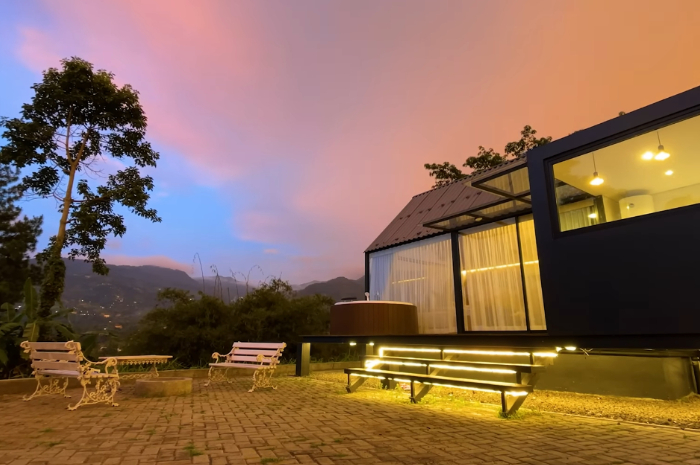Penginapan di LOT449 Glass House di Puncak Bogor