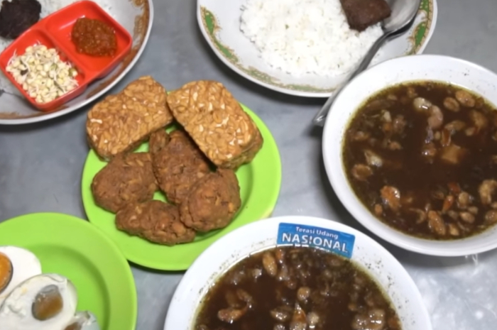 Warung Arema jadi tempat kuliner legendaris di Jakarta yang sedia makanan khas Malang