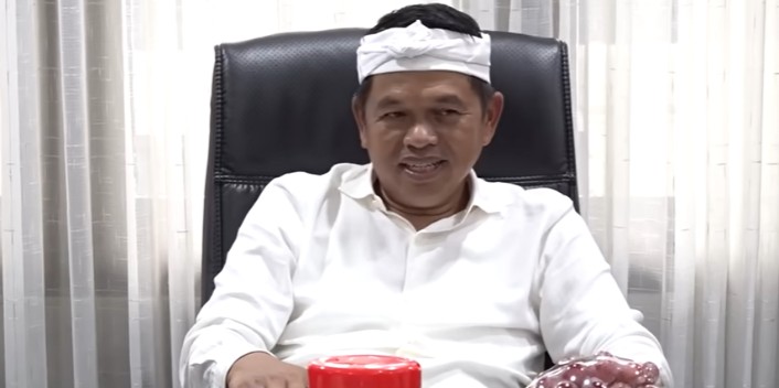 Gubernur Jawa Barat Dedi Mulyadi menjelaskan aktivitas anak sekolah di barak militer