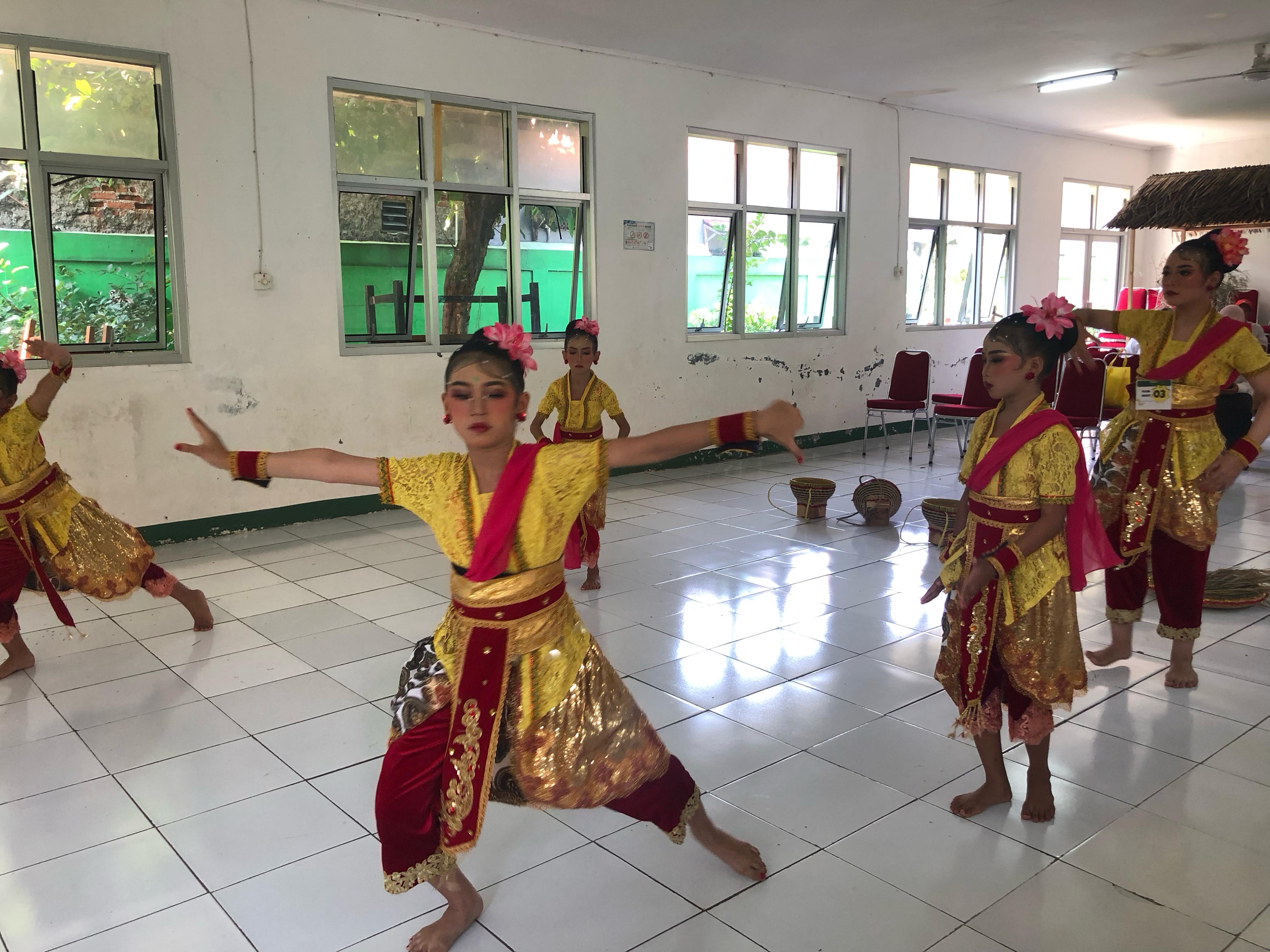 Momen saat berlangsungnya FLS3N di Kecamatan Bogor Utara