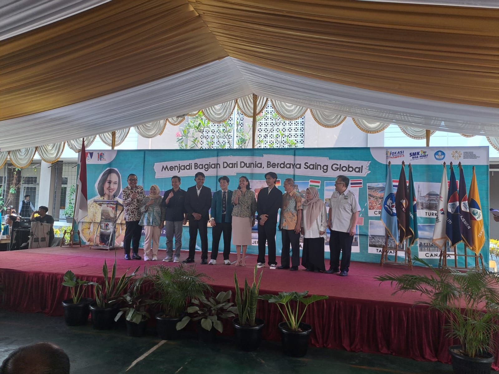 Momen saat Wamen KP2MI menyambangi SMK Pariwisata Metland Bogor